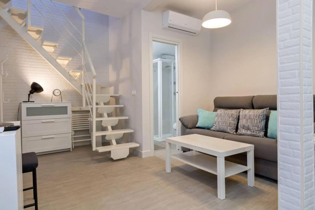 Castilla Triana Courtyard By Valcambre Appartement